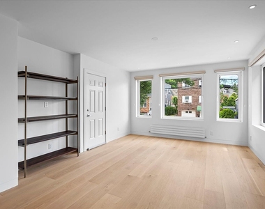 East 240th Street - Photo Thumbnail 3