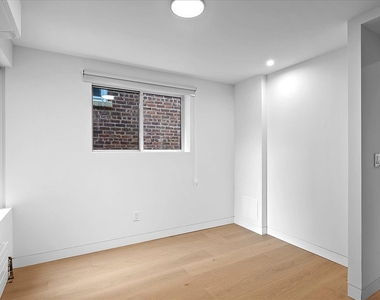 East 240th Street - Photo Thumbnail 7