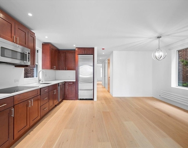 East 240th Street - Photo Thumbnail 6