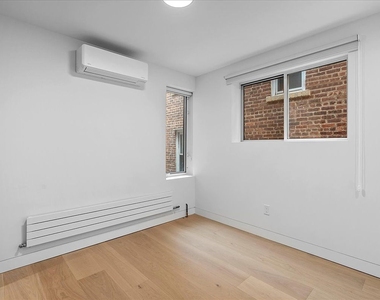 East 240th Street - Photo Thumbnail 8