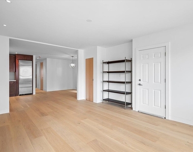 East 240th Street - Photo Thumbnail 13