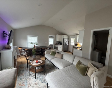 8 Castle Street - Photo Thumbnail 3