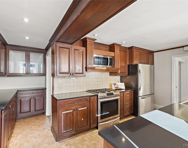 246 Mamaroneck Road - Photo Thumbnail 16