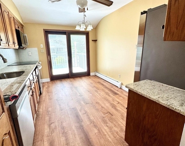 255 Brookside Court - Photo Thumbnail 4