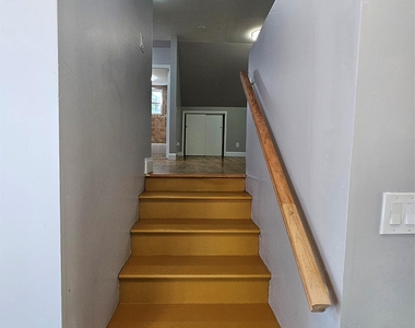 16 Monticello Street - Photo Thumbnail 7