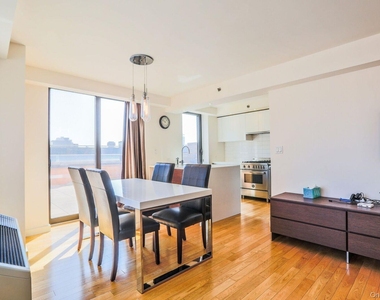 39-16 Prince Street - Photo Thumbnail 4