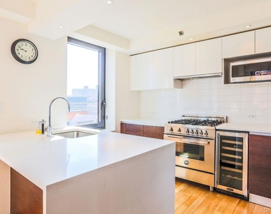 39-16 Prince Street - Photo Thumbnail 1