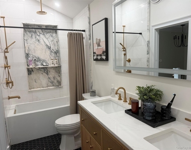 18 Amalia Lane - Photo Thumbnail 6