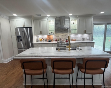 18 Amalia Lane - Photo Thumbnail 2
