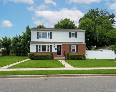 1077 Gerald - Photo Thumbnail 1