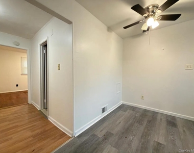 18 Bedford Avenue - Photo Thumbnail 6