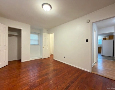 18 Bedford Avenue - Photo Thumbnail 9