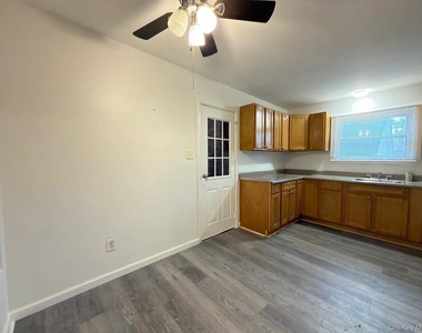 18 Bedford Avenue - Photo Thumbnail 5