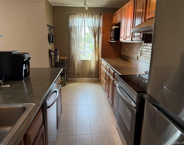 175 Maple Avenue - Photo Thumbnail 2