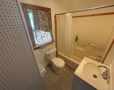 1 Royal Acres Drive - Photo Thumbnail 4