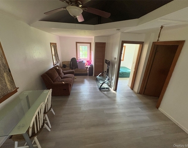 1 Royal Acres Drive - Photo Thumbnail 2
