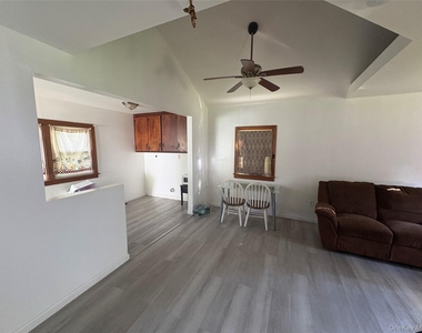 1 Royal Acres Drive - Photo Thumbnail 6