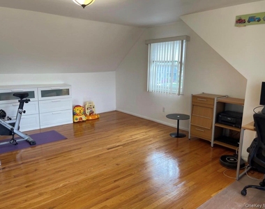 30 Audrey Avenue - Photo Thumbnail 6