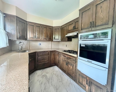 9 Ferndale Place - Photo Thumbnail 2