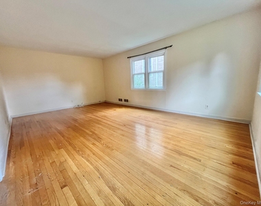 9 Ferndale Place - Photo Thumbnail 3