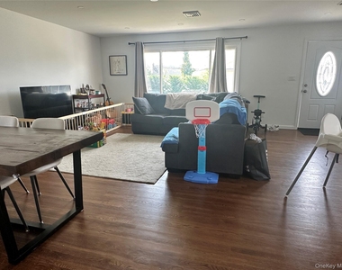 1741 Warren Place - Photo Thumbnail 2