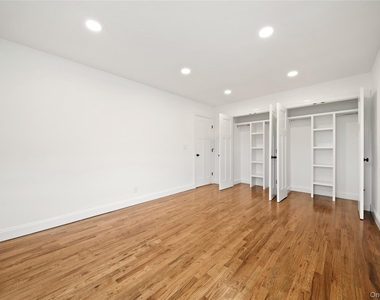 3914 Waverly Avenue - Photo Thumbnail 9