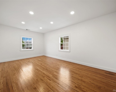 3914 Waverly Avenue - Photo Thumbnail 8
