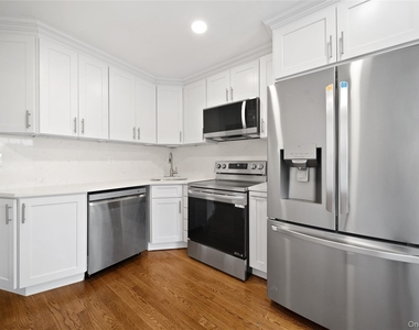 3914 Waverly Avenue - Photo Thumbnail 9