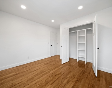 3914 Waverly Avenue - Photo Thumbnail 10