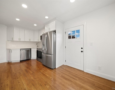 3914 Waverly Avenue - Photo Thumbnail 5