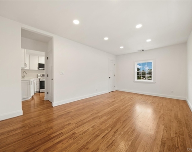 3914 Waverly Avenue - Photo Thumbnail 7