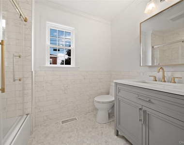 3914 Waverly Avenue - Photo Thumbnail 6