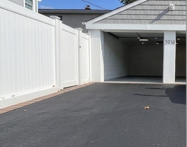 3914 Waverly Avenue - Photo Thumbnail 6