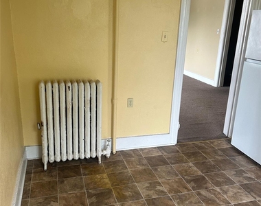 148 Clinton Street - Photo Thumbnail 2