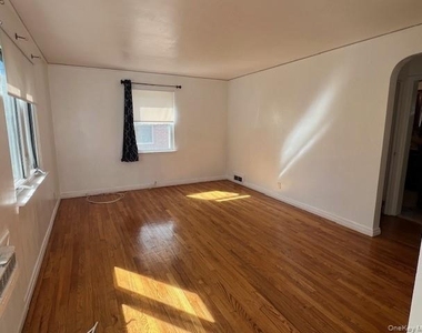 7608 269th Street - Photo Thumbnail 3