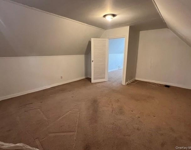 7608 269th Street - Photo Thumbnail 8