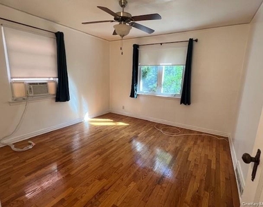 7608 269th Street - Photo Thumbnail 4