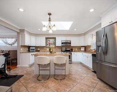 16 W Maltbie Avenue - Photo Thumbnail 8