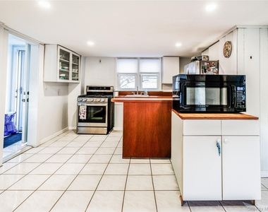 17 Mott Street - Photo Thumbnail 10