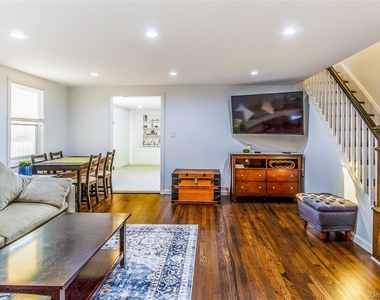 17 Mott Street - Photo Thumbnail 8