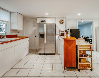 17 Mott Street - Photo Thumbnail 11