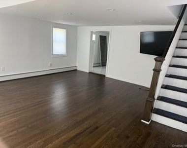 17 Mott Street - Photo Thumbnail 6