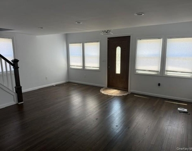 17 Mott Street - Photo Thumbnail 4