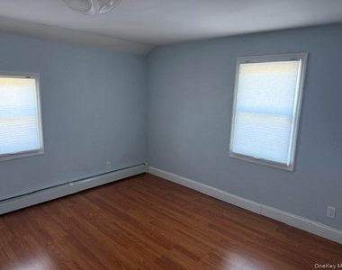 17 Mott Street - Photo Thumbnail 24