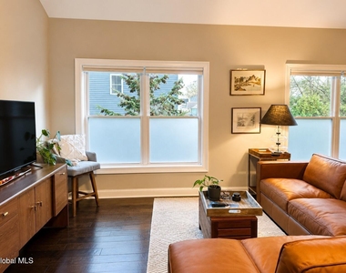 289 Jefferson Street - Photo Thumbnail 4