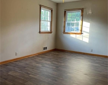 1601 W 7th Street - Photo Thumbnail 7