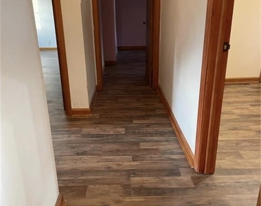 1601 W 7th Street - Photo Thumbnail 3