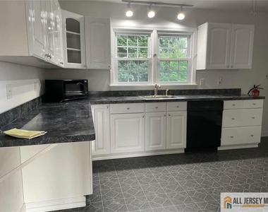1601 W 7th Street - Photo Thumbnail 10