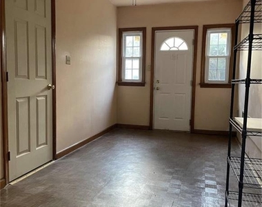 1601 W 7th Street - Photo Thumbnail 11
