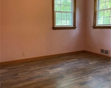 1601 W 7th Street - Photo Thumbnail 5